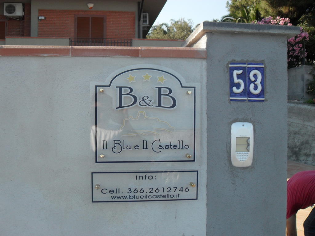 B&B Blu E Il Castello อาชิ กัสเตลโล ภายนอก รูปภาพ